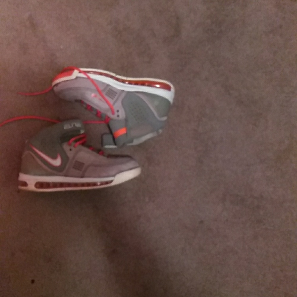 Nike air Max elite size 9.5